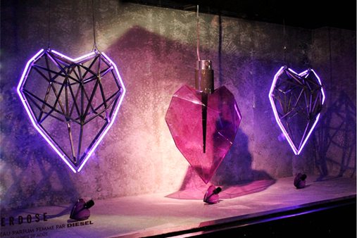 Prop Studios sprayed each heart in a specially-formulated Candy translucent spray, colour-matched to the glass perfume bottle perfectly